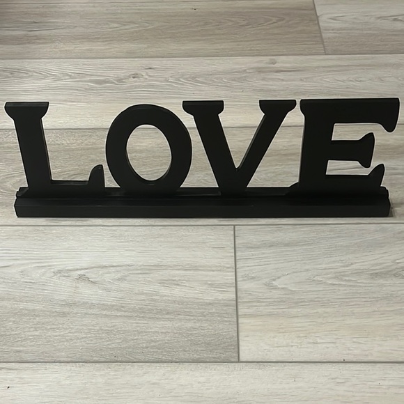 3D LOVE Sign - Picture 4 of 4